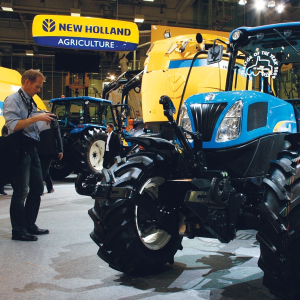 eima-show-in-italy-new-holland-agriculture-history-2008