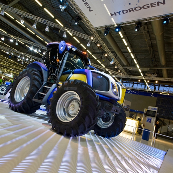 new-nh-hydrogen-tractor-awarded-at-sima-new-holland-agriculture-history-2009