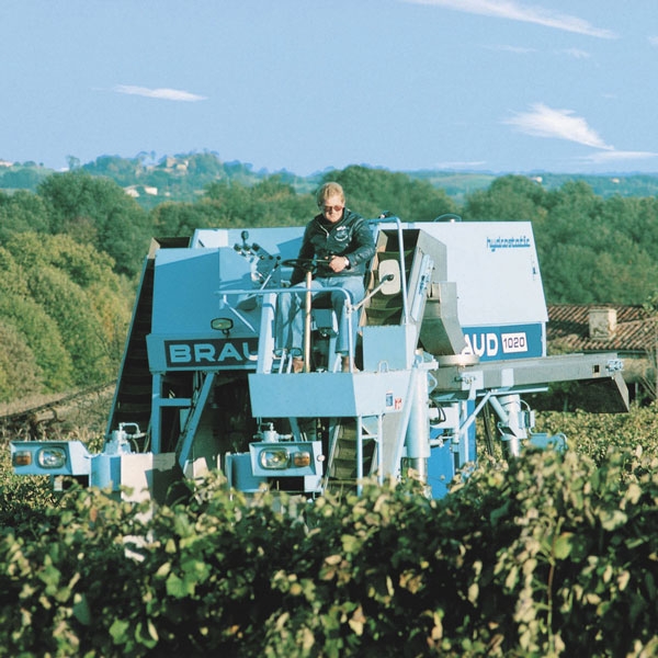 braud-first-grape-harvester-1020-new-holland-agriculture-history-1975