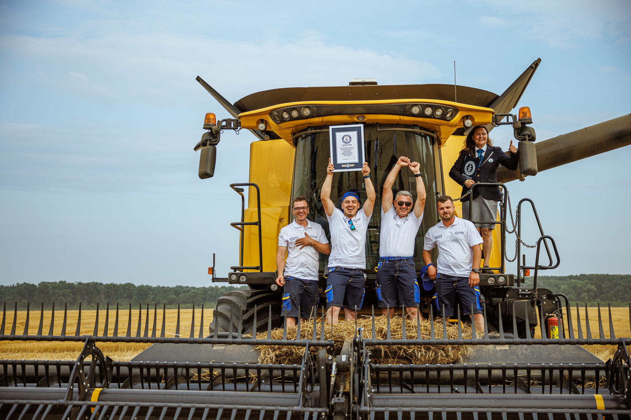AgroConcept setează primul record GUINNESS WORLD RECORDS™ din România pentru cea mai mare cantitate de grâu recoltată în 8 ore, de o echipă